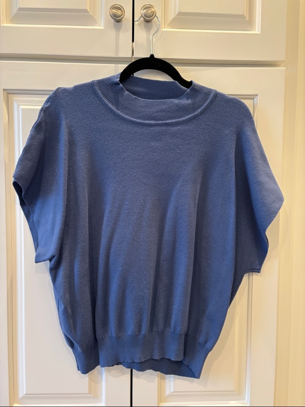 eesome Blue Short Sleeve Knit Top